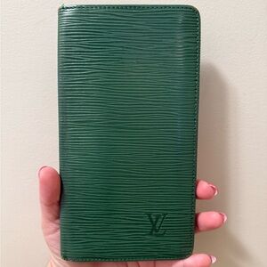 Louis Vuitton - Epi Leather - Green Long Wallet